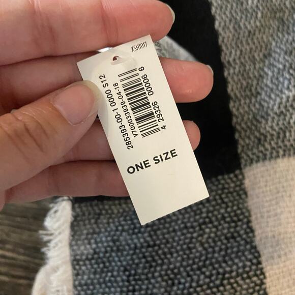 Old Navy Women's Black Plaid Flannel Blanket Scarf New with Tag - Picture 5 of 7